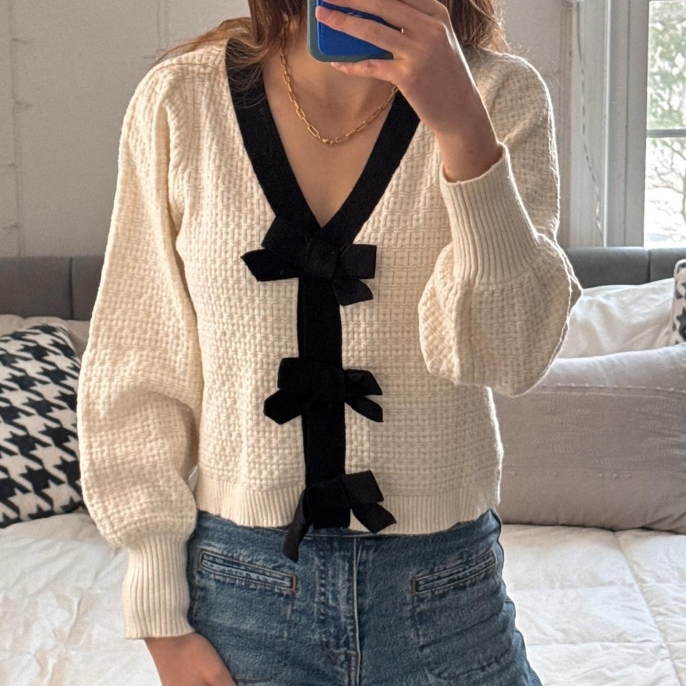 Cream Textured Sweater with Black Bow Accents and Balloon Sleeves